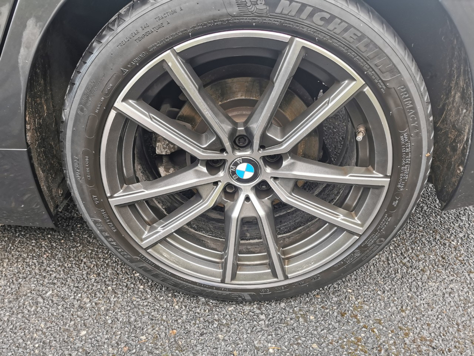 2019 BMW 3 Series - image 18