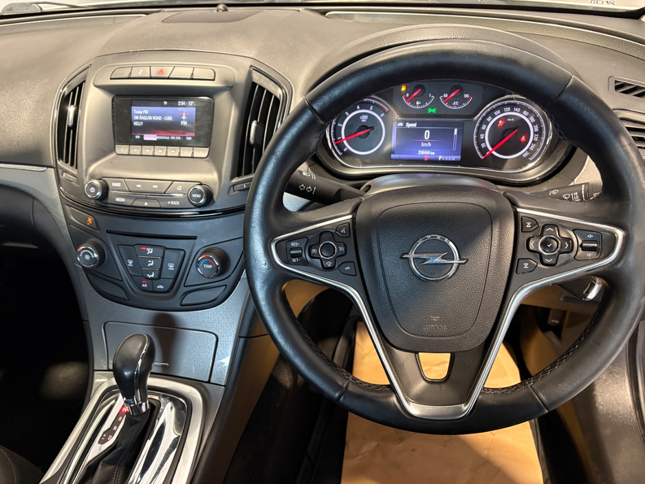 2016 Opel Insignia - image 6