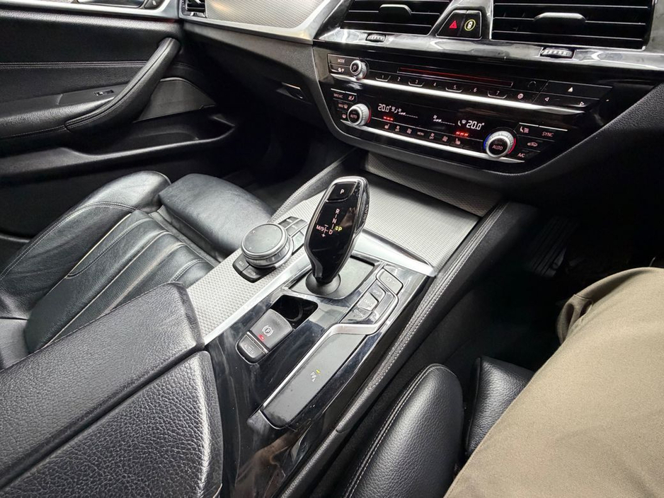 2019 BMW 5 Series - image 25