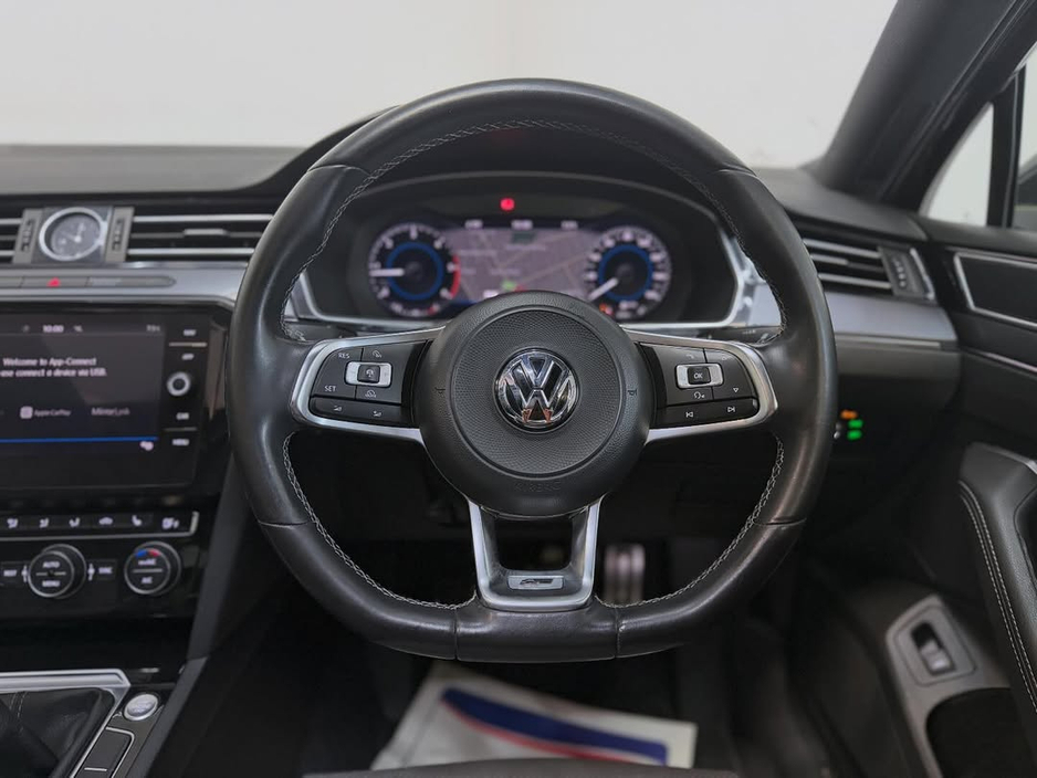 2018 Volkswagen Passat - image 12
