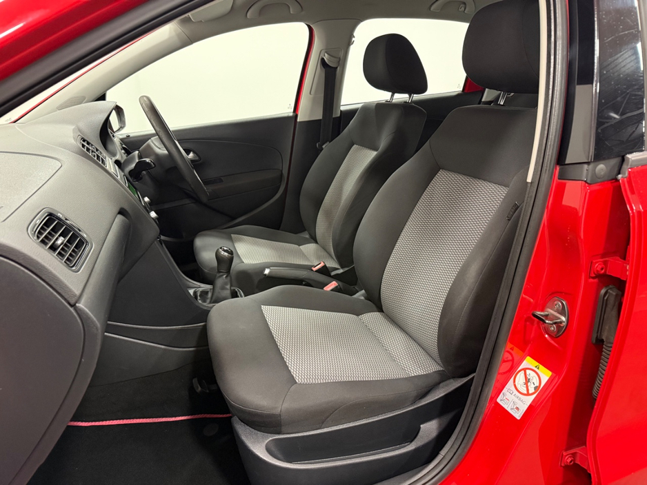 2013 Volkswagen Polo - image 11