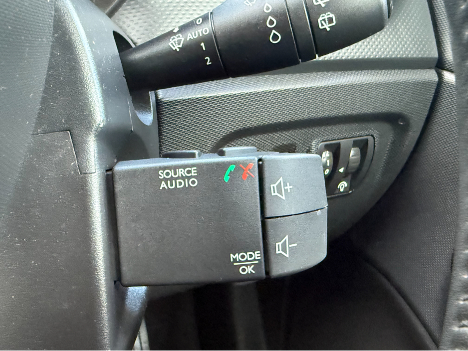 2014 Renault Captur 0.9 Petrol Intense, Only 73kms! New Nct 02/2027, Bluetooth, Cruise Control, A/C, Sat Nav, Alloys, 5 Doors, Service & Warranty Included, SIMI Dealer, €8,950