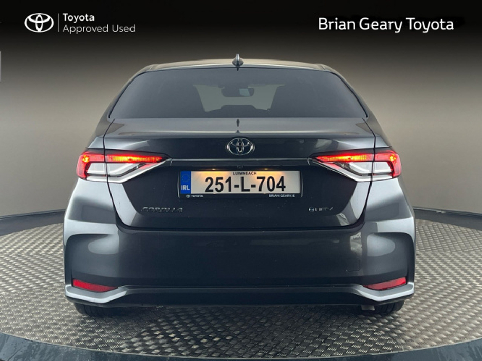 2025 Toyota Corolla HYBRID LUNA SPORT SALOON €33,950