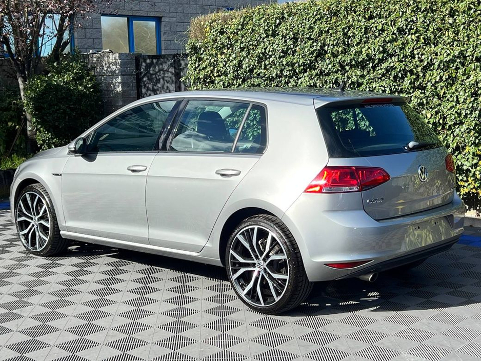 2015 Volkswagen Golf - image 5
