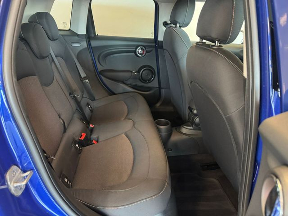 2020 MINI Cooper  €19,995