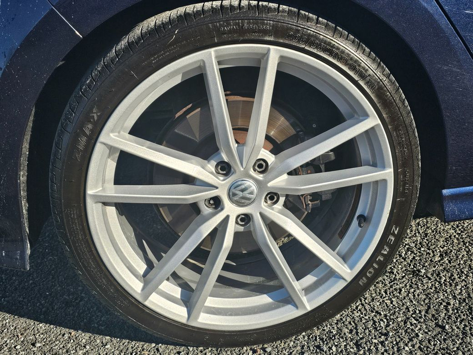 2016 Volkswagen Golf - image 40