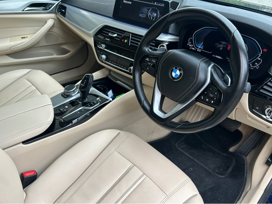 2019 BMW 5 Series - image 11