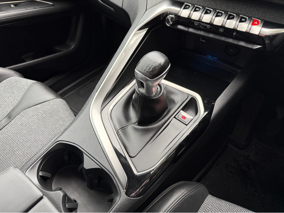 2020 Peugeot 3008 WIRELESS PHONE CHARGER..2 KEYS €8,048