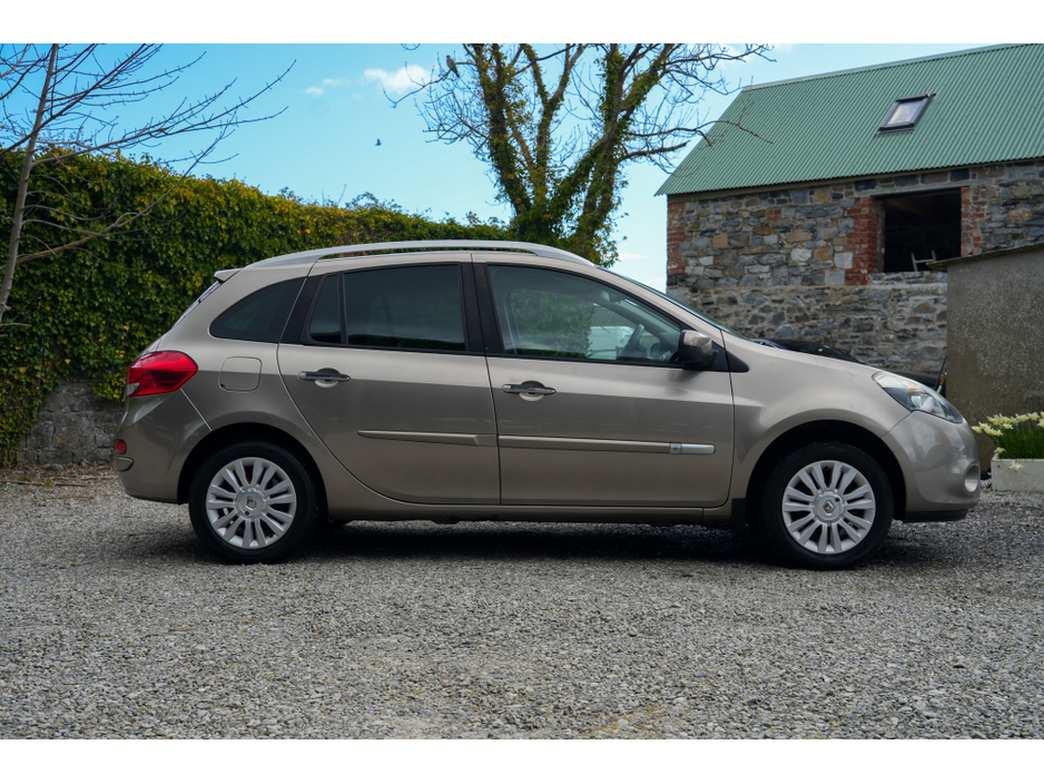 2010 Renault Clio - image 10