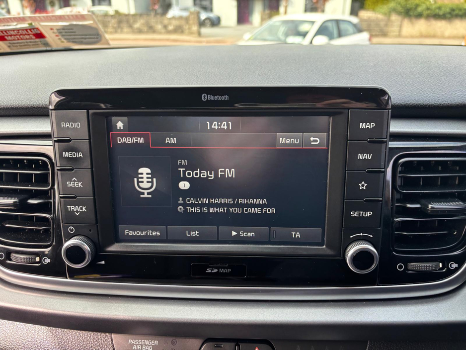 2017 Kia Rio - image 2