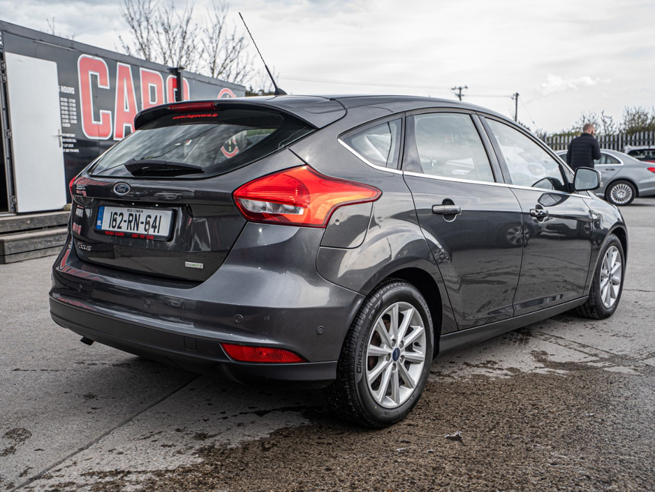 2016 Ford Focus - image 15