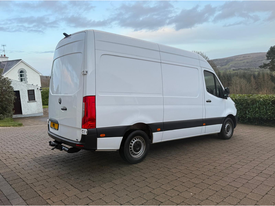 2021 Mercedes-Benz Sprinter - image 3