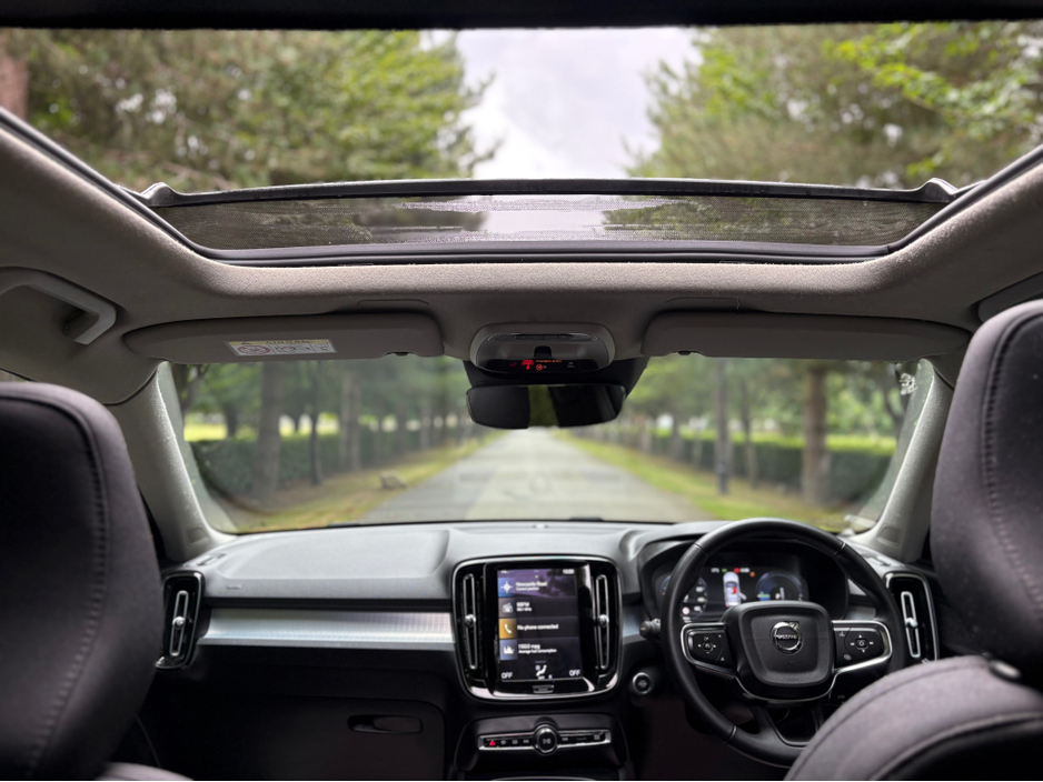 2022 Volvo XC40 - image 10