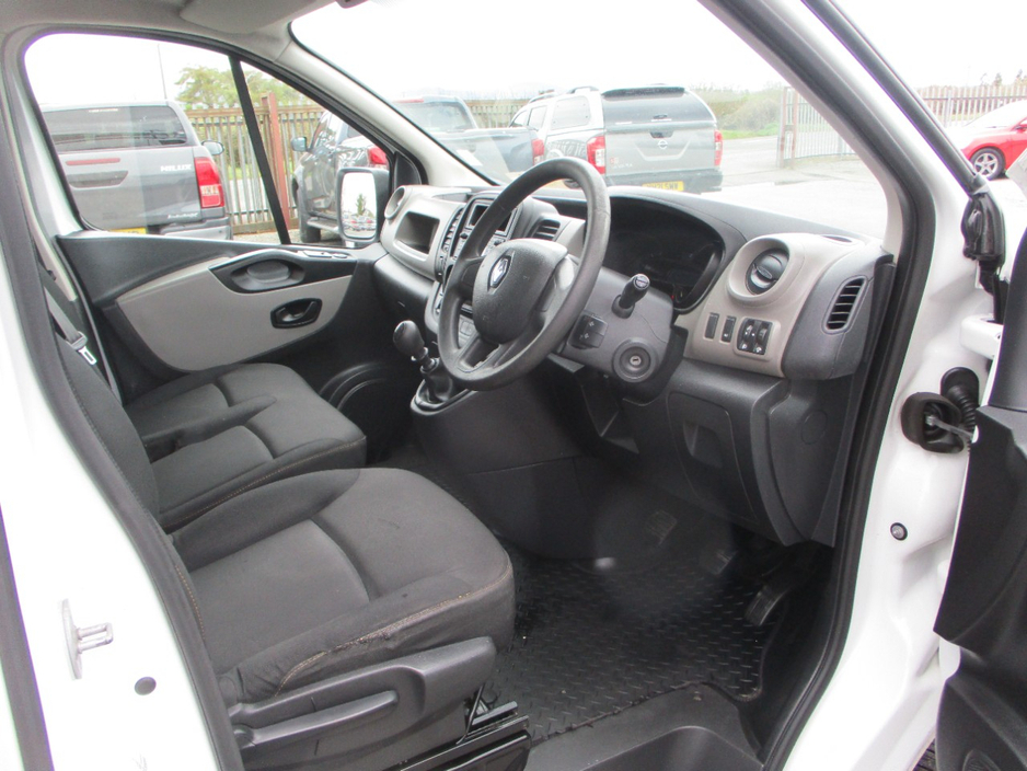 2018 Renault Trafic - image 9