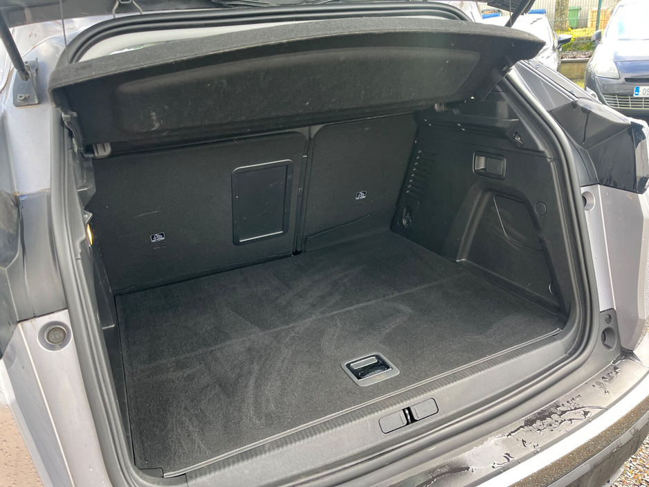 2022 Peugeot 3008 - image 5