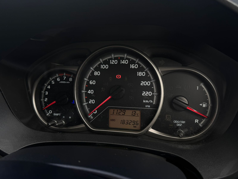 2016 Toyota Yaris - image 23