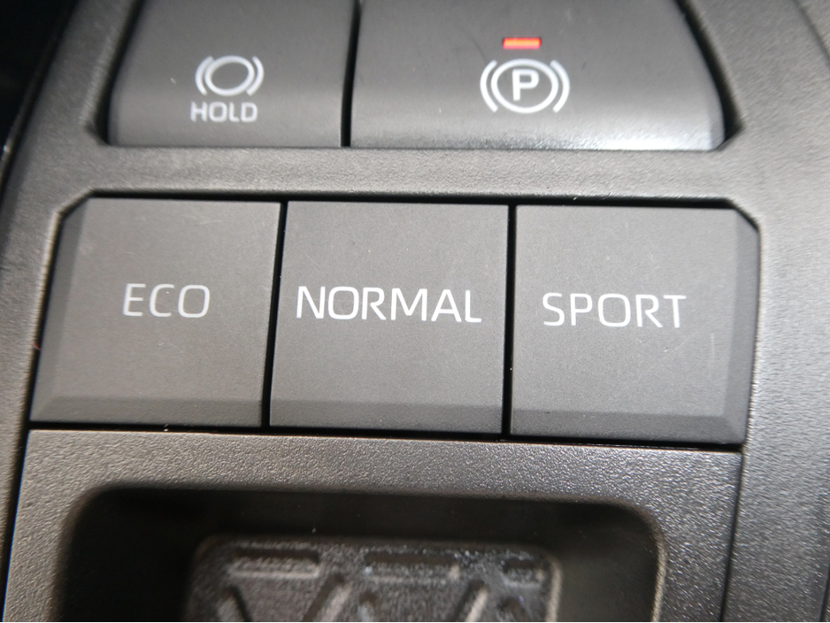 2025 Toyota Rav4 - image 35