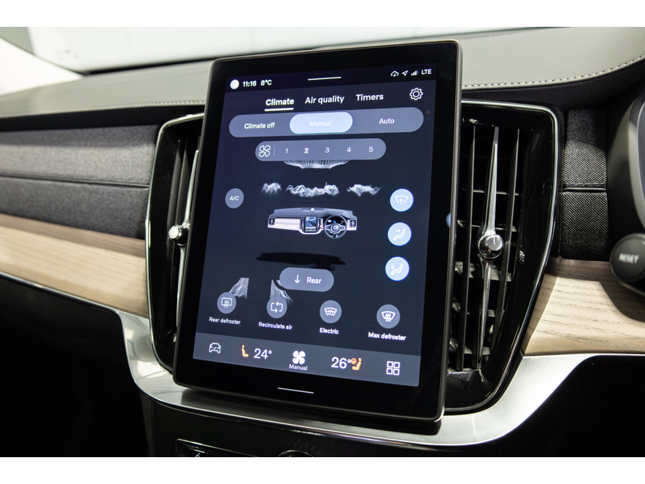 2025 Volvo XC90 T8 PHEV 455hp Plus (Dark Theme) €78,950