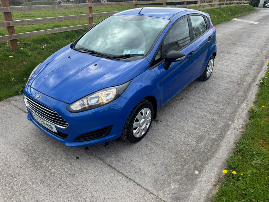 2013 Ford Fiesta - image 2