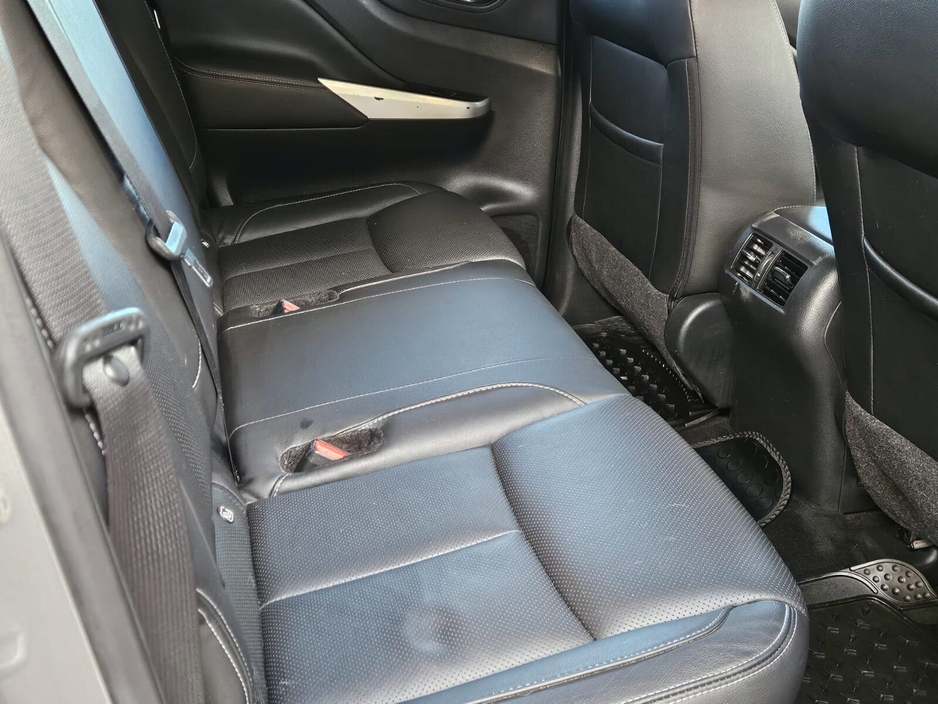 2019 Nissan Navara - image 6