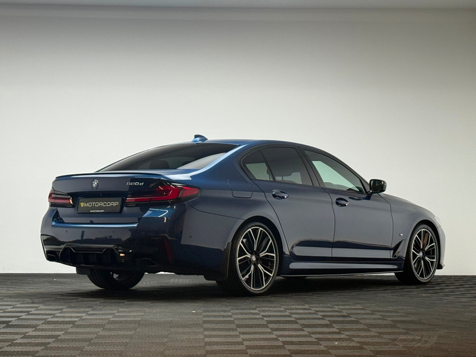 2021 BMW 5 Series - image 7