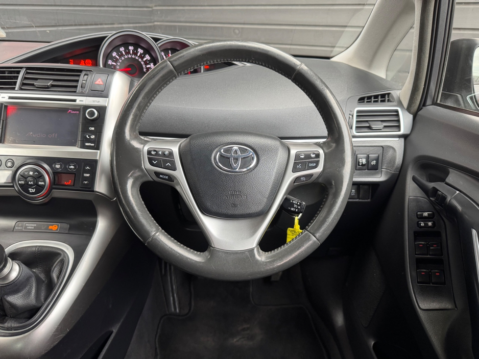 2014 Toyota Corolla Verso - image 12