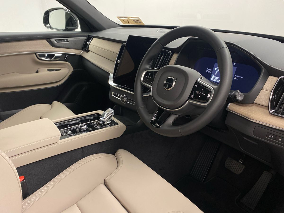 2025 Volvo XC90 - image 7
