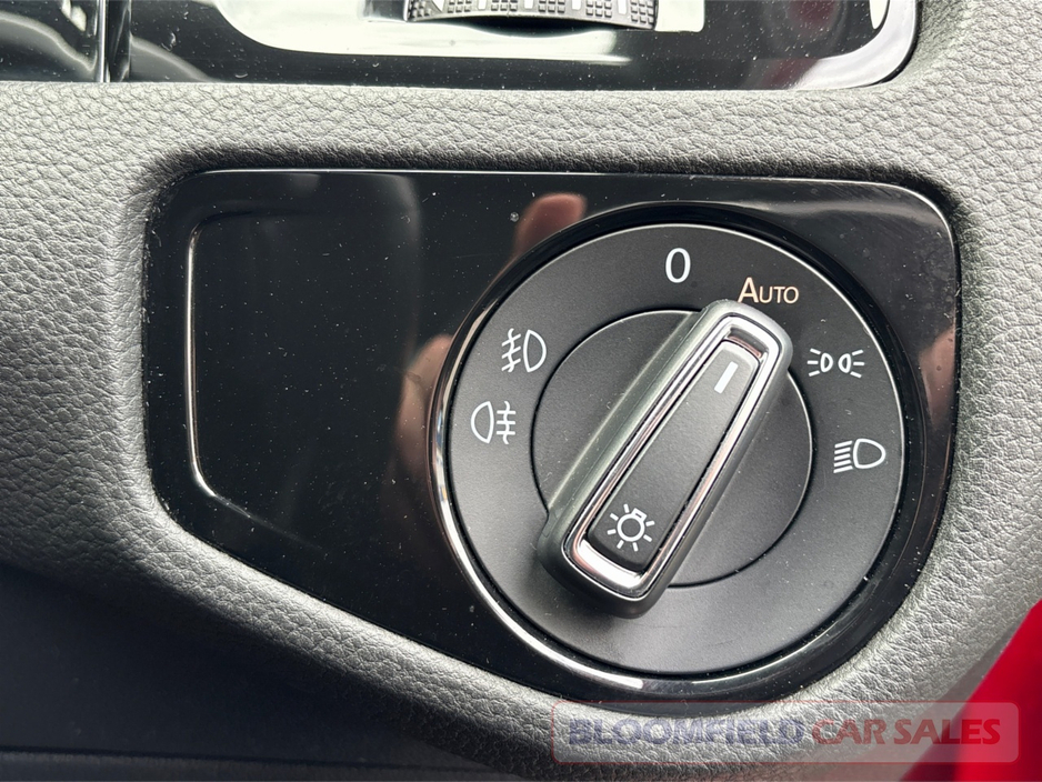 2018 Volkswagen Golf - image 25