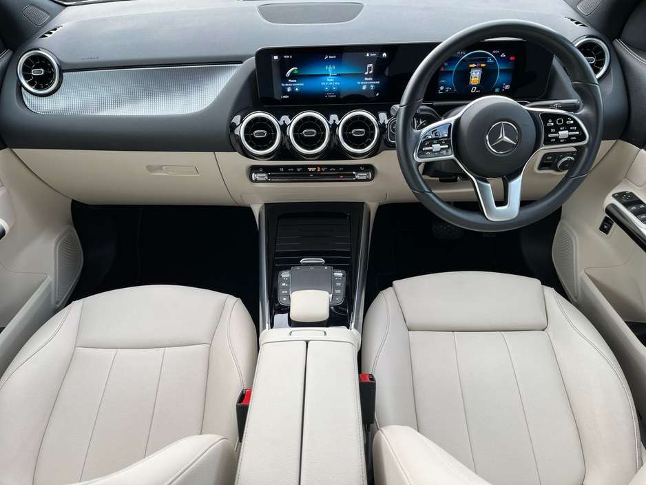 2022 Mercedes-Benz GLA Class - image 10