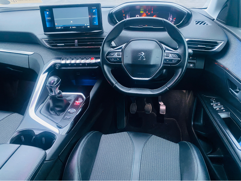 2022 Peugeot 3008 - image 8