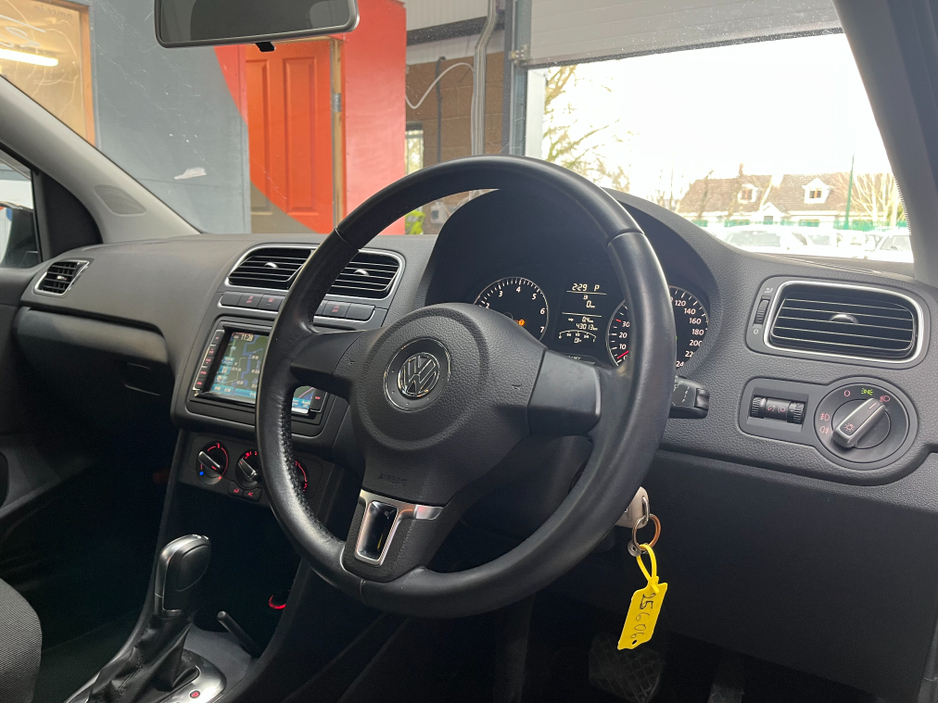 2014 Volkswagen Polo - image 9