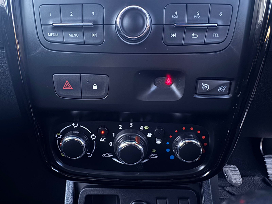 2015 Dacia Duster - image 24