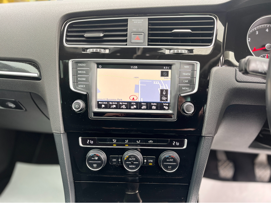 2015 Volkswagen Golf - image 12