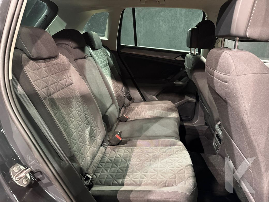 2022 Volkswagen Tiguan HYBRID AUTOMATIC 1.4L TSI PHEV - PARKING SENSORS - CRUISE CONTROL - A/C HEATING CONTROLS €29,950