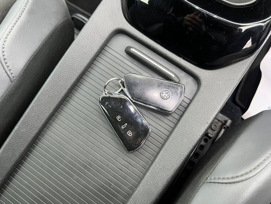 2023 Volkswagen ID.4 PURE LIFE 52KWH // HEATED SEATS // APPLE CARPLAY/ANDROID AUTO // DIGITAL CLUSTER €22,900