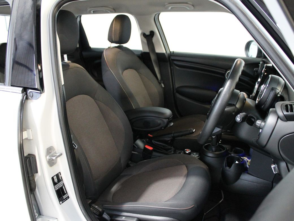 2020 MINI Cooper Classic CLA5 4DR Auto €23,250