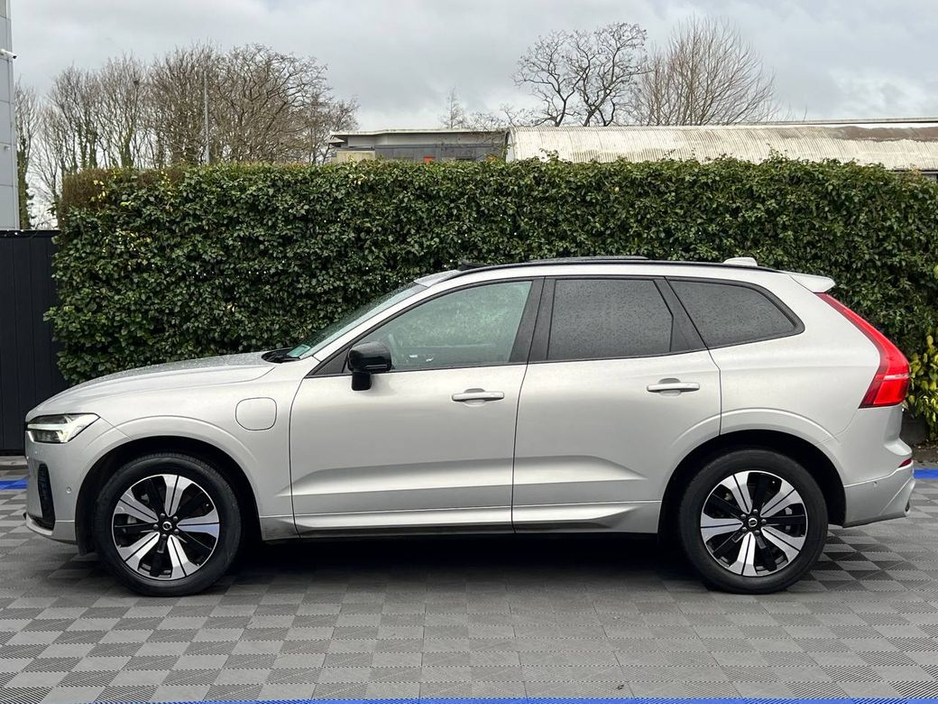 2023 Volvo XC60 T6 PLUS DARK AWD 2.0 HYBRID // OPENING PAN ROOF // HEATED LEATHER SEATS // APPLE CARPLAY/ANDROID AUTO €39,900