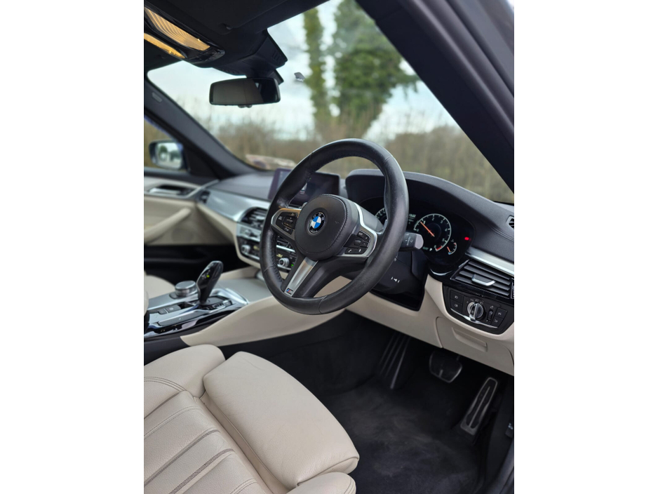 2019 BMW 5 Series - image 10