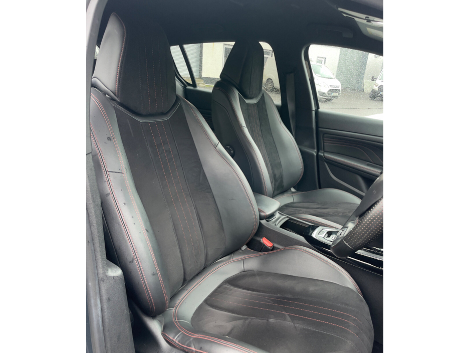 2018 Peugeot 308 - image 11