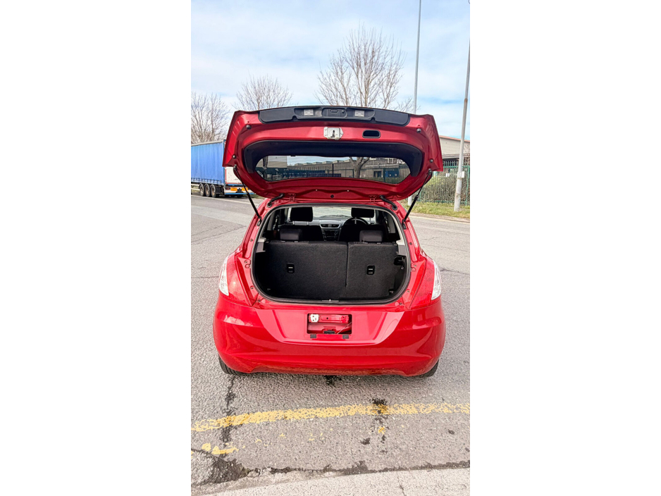 2012 Suzuki Swift - image 8