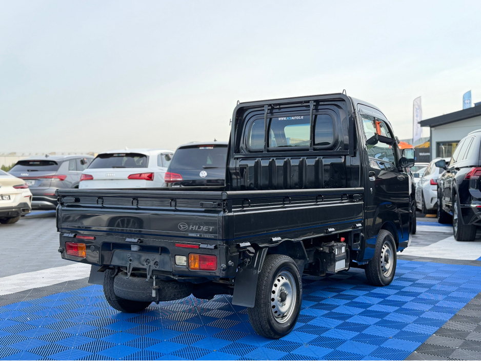 2019 Daihatsu Hijet - image 11