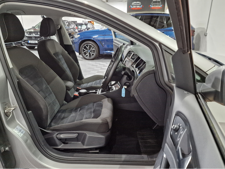 2013 Volkswagen Golf - image 6