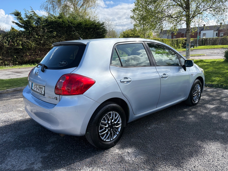 2007 Toyota Auris - image 4