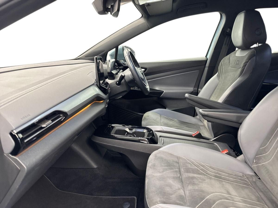 2023 Volkswagen ID.4 - image 2