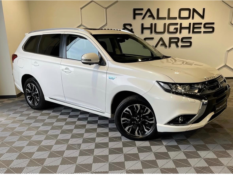 2017 Mitsubishi Outlander 2.0 GX5HS PHEV 200BHP // PAN SUNROOF // HIGH SPEC €13,995
