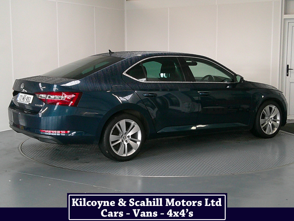 2017 Skoda Superb - image 7