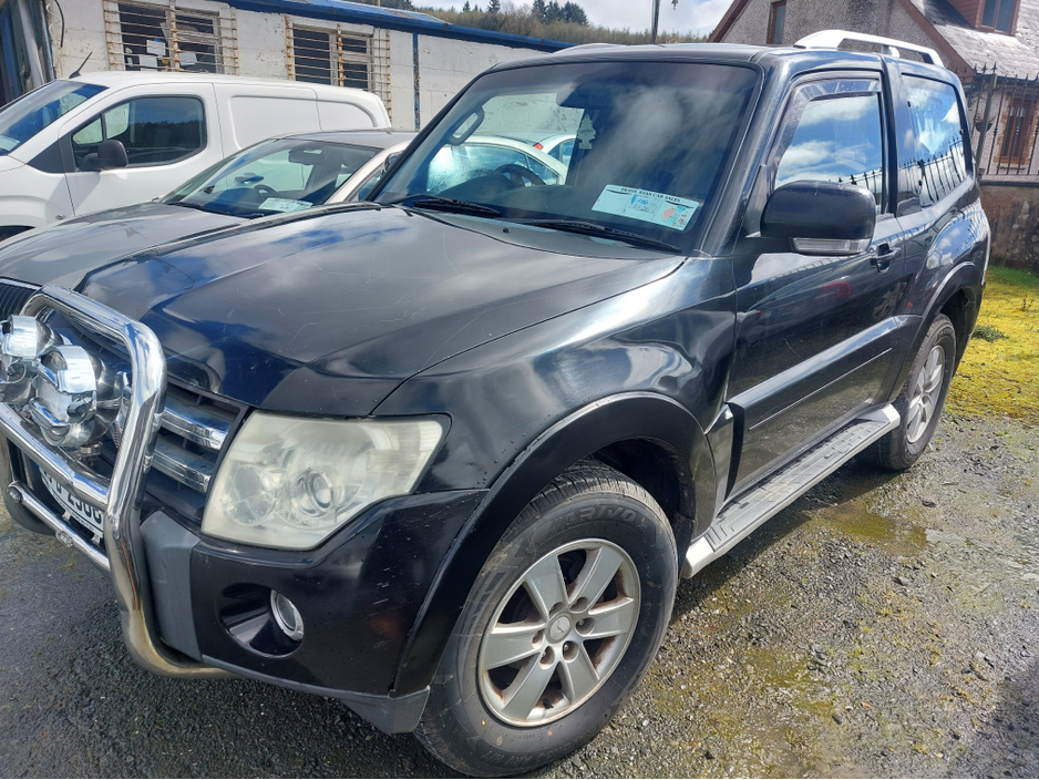 2008 Mitsubishi Pajero - image 3