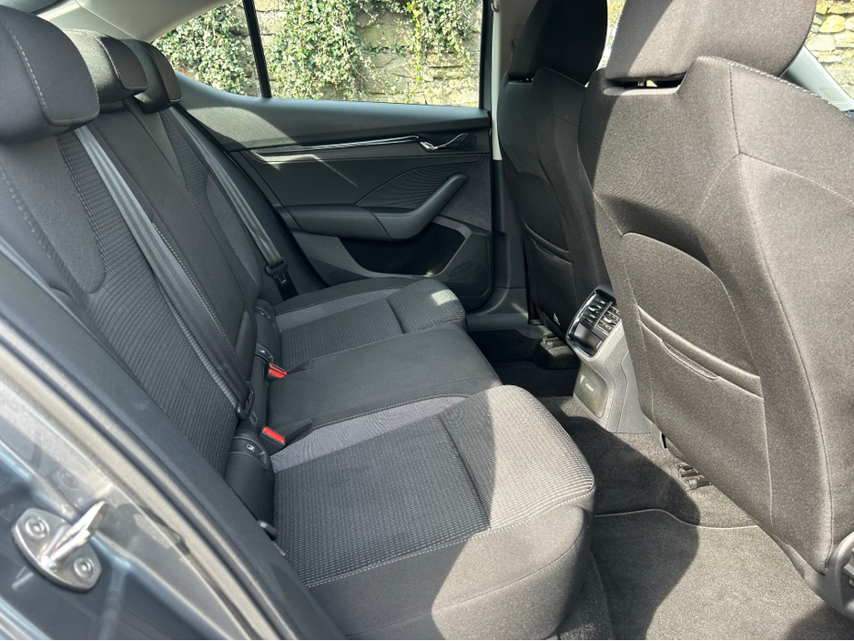 2022 Skoda Octavia - image 15