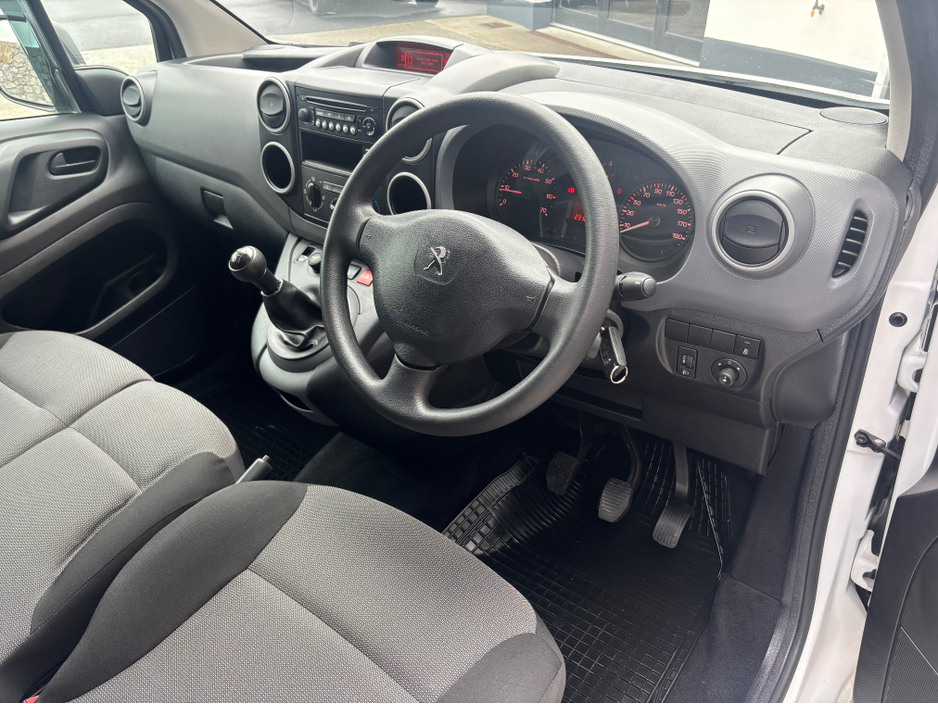 2018 Peugeot Partner - image 7