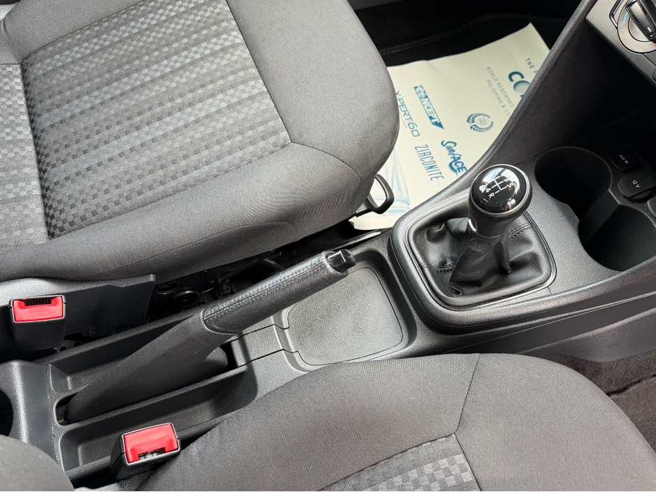 2017 Volkswagen Polo - image 13